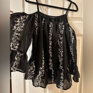 Romeo & Juliet Couture Off The Shoulder Blouse